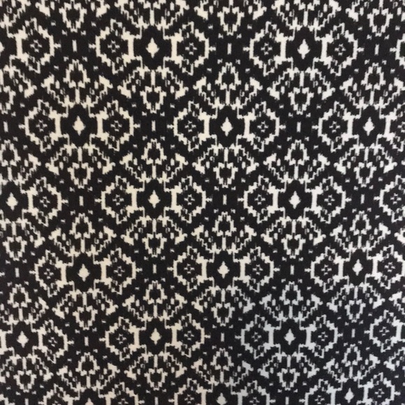 PINK ROSE Patterned Dress - Picture 4 of 7